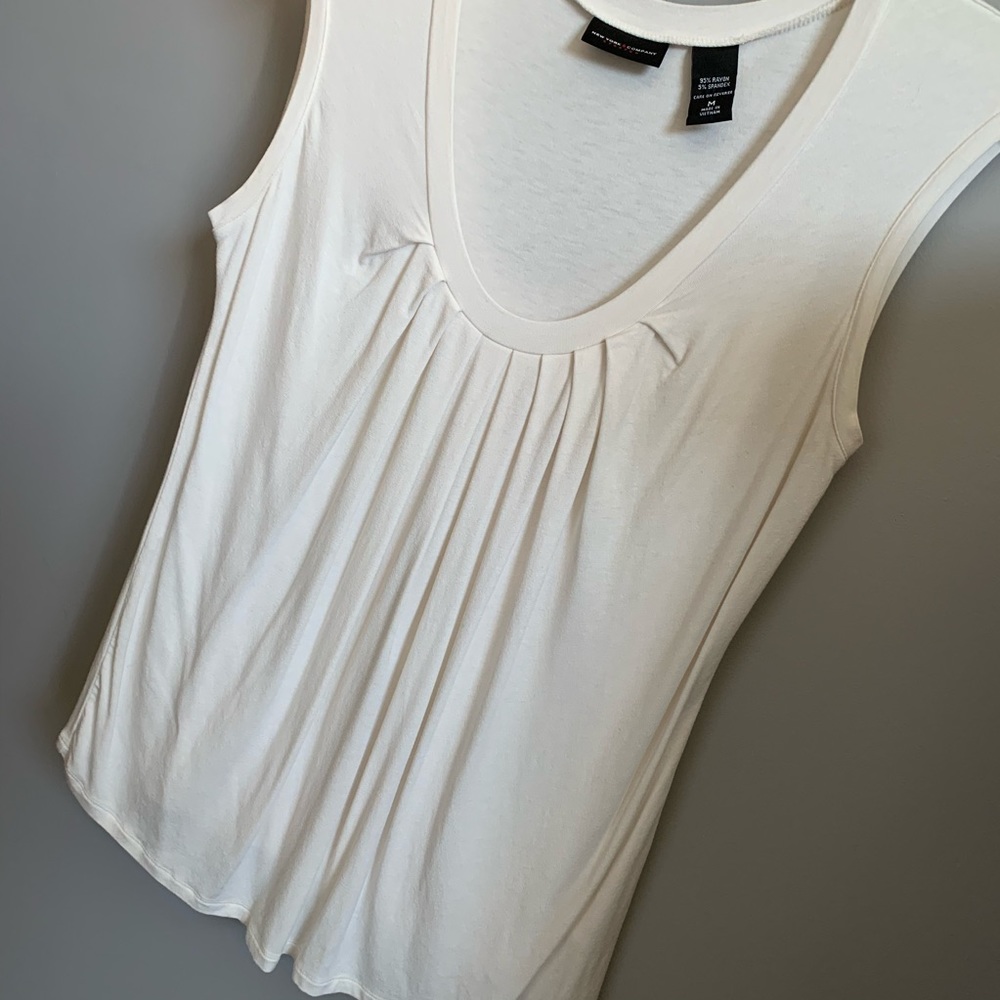 NWOT New York & Co Sleeveless blouse Sz M